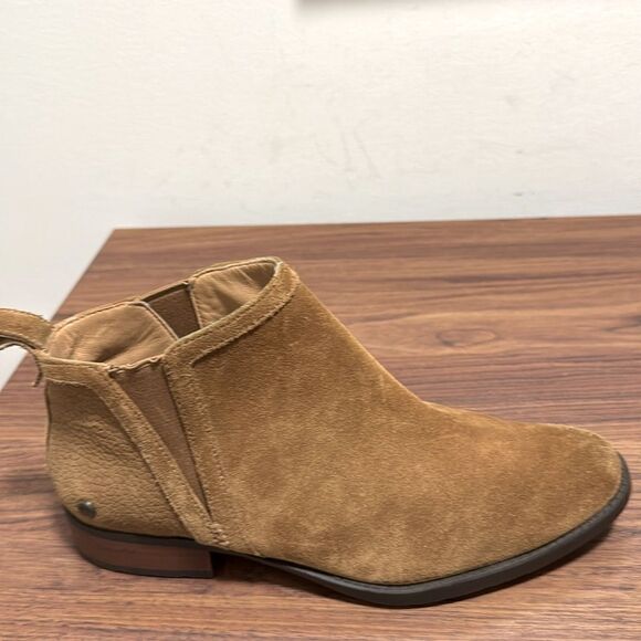 Ugg McClaire Chestnut Suede Ankle Boots. Size 9. - Picture 2 of 8